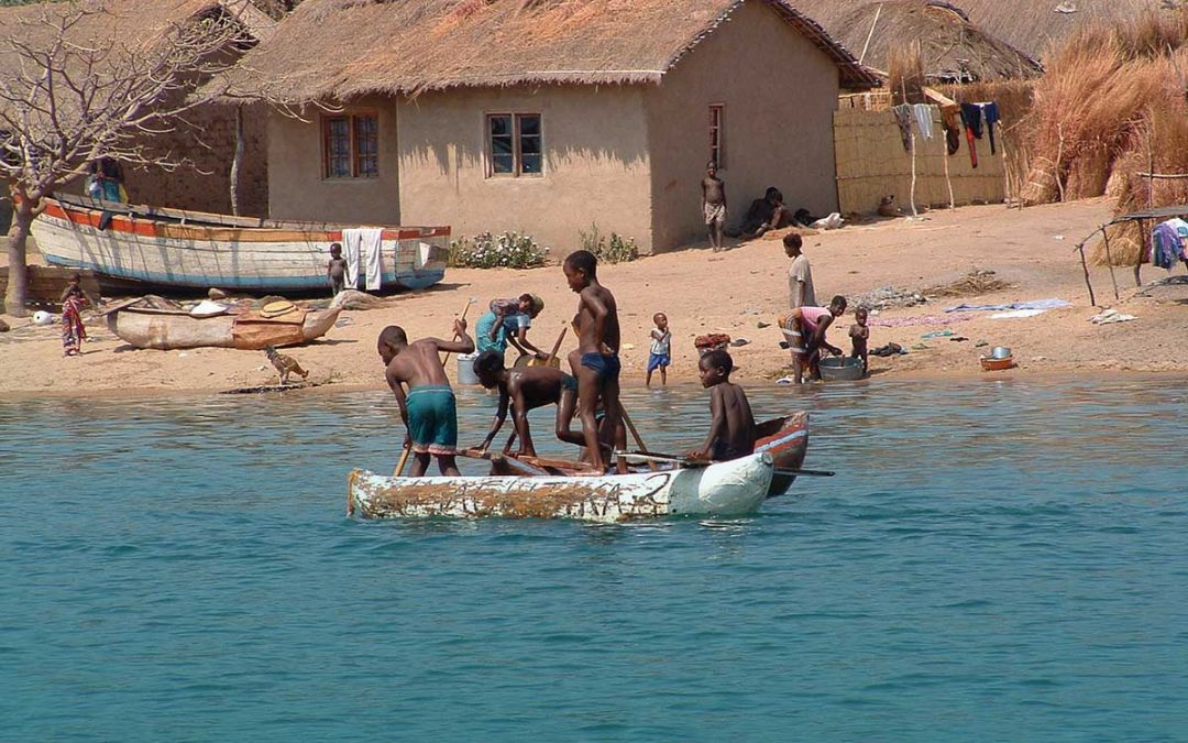 El-mar-y-los-lagos-alimentan-nuestra-población-1