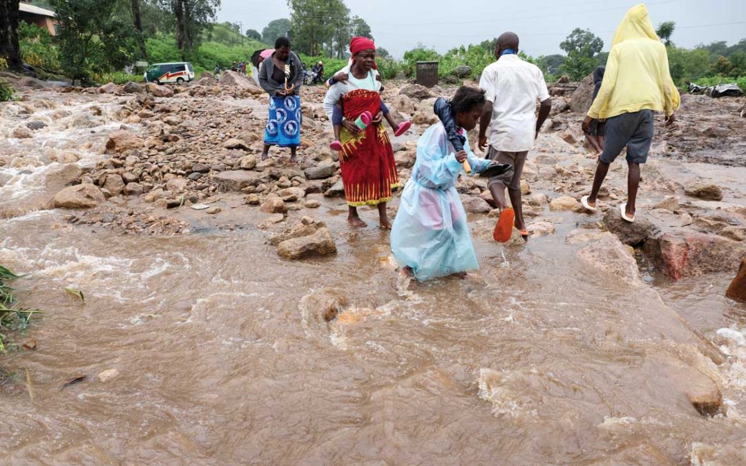 Ola-de-cólera-coronada-por-un-ciclón-1