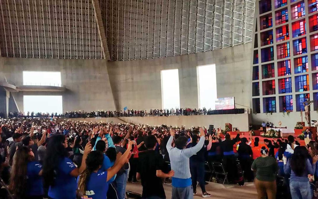 Por-los-movimientos-y-grupos-eclesiales-2