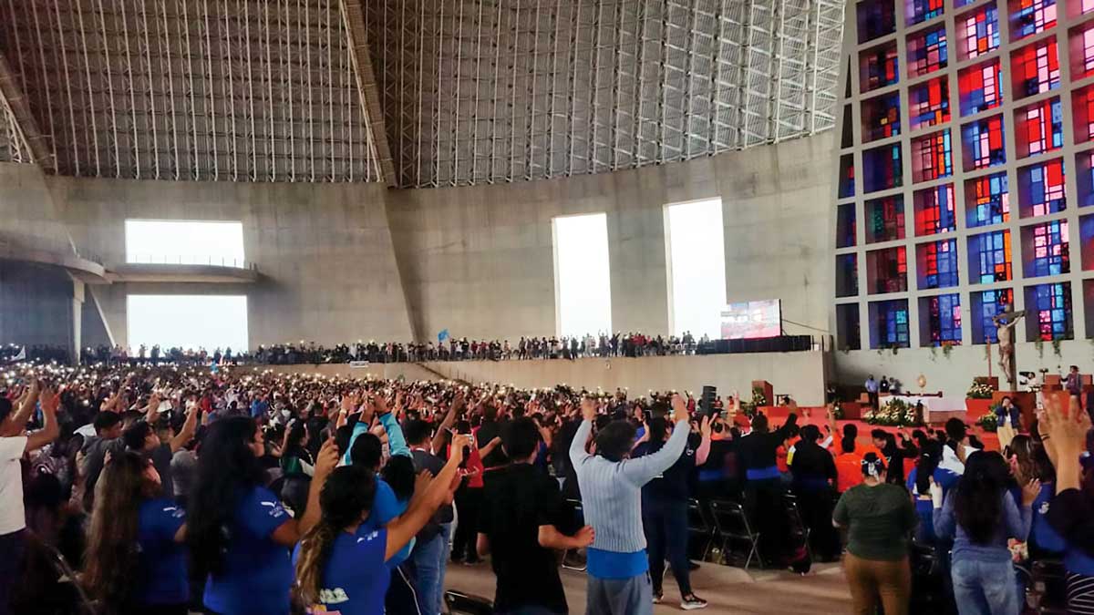 Por-los-movimientos-y-grupos-eclesiales-2